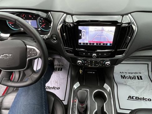 Used 2023 Chevrolet Traverse RS image 14