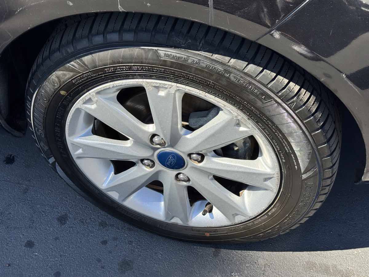 Used 2013 Ford Fiesta SE FWD image 19