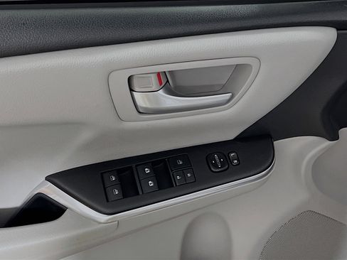 Used 2016 Toyota Camry LE image 17