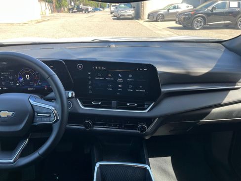 Used 2025 Chevrolet Equinox LT FWD image 14