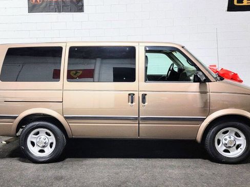 Used 2005 Chevrolet Astro Passenger image 5