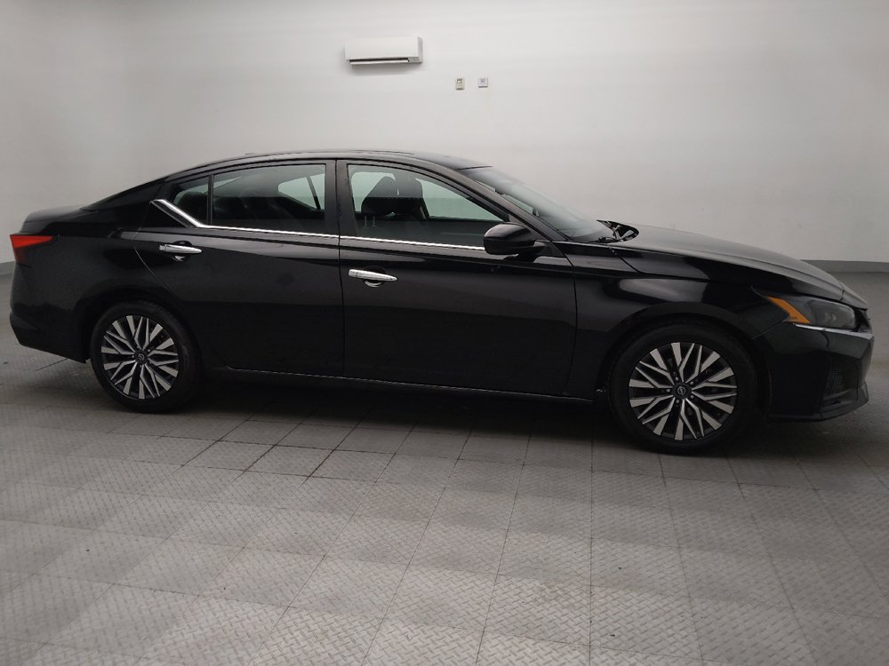 Used 2023 Nissan Altima 2.5 SV FWD image 11