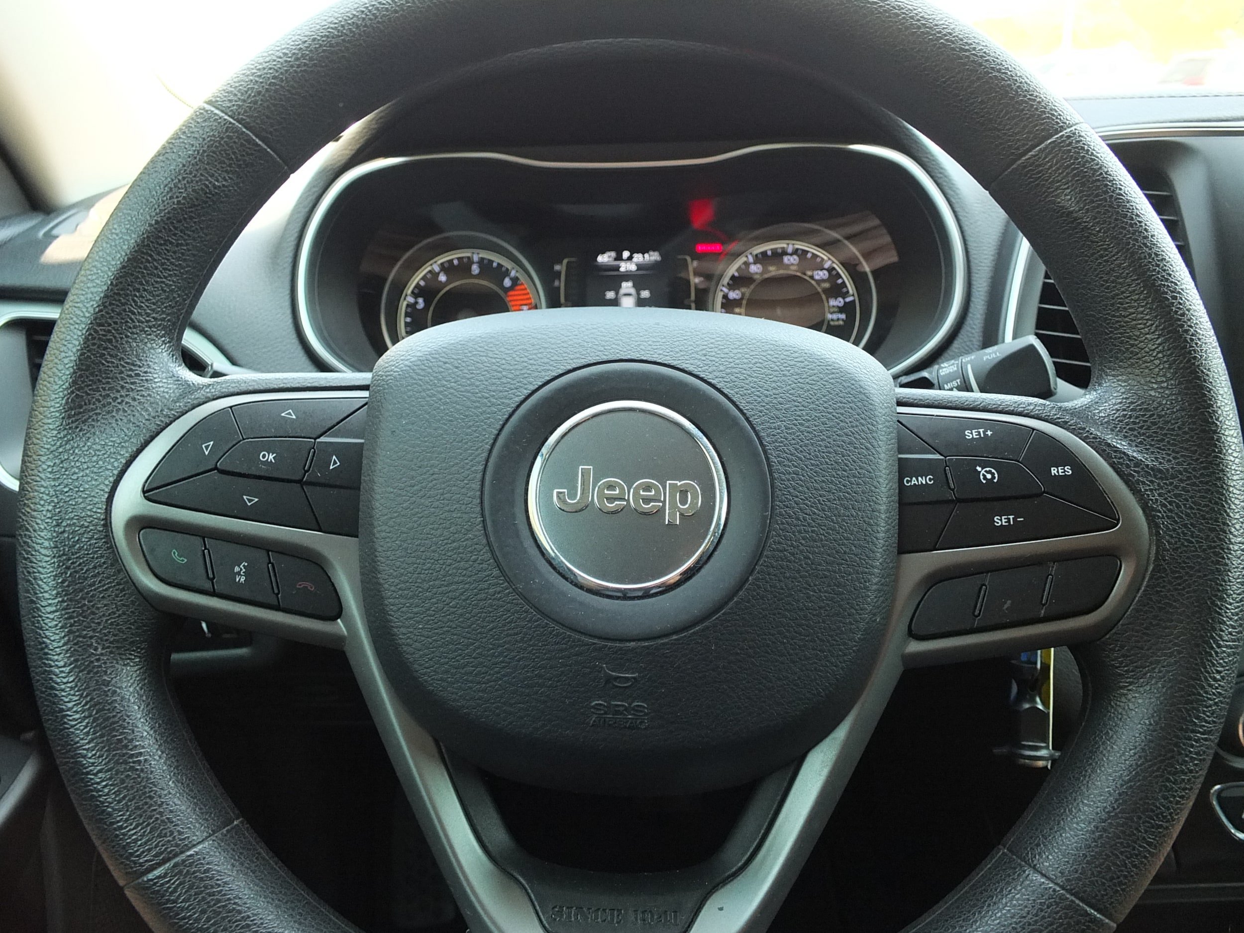 Used 2019 Jeep Cherokee Latitude w/ Popular Appearance Group FWD image 17