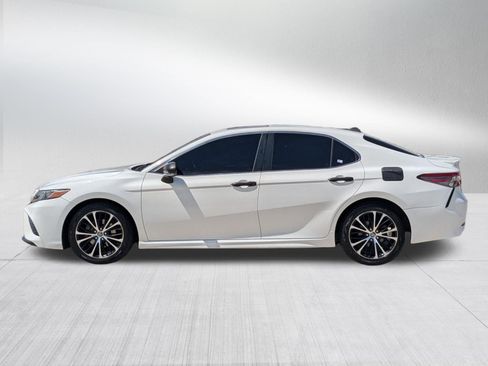 Used 2018 Toyota Camry SE w/ Moonroof Package FWD image 2