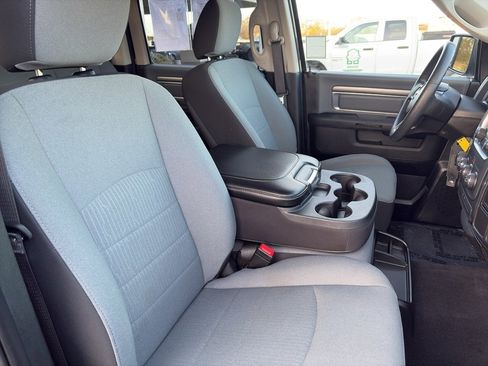 Used 2022 RAM 1500 Classic SLT image 25