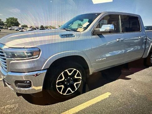 Used 2025 RAM 1500 Laramie AWD/4WD image 3