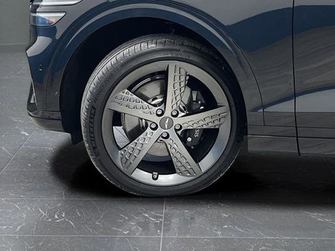 Used 2025 Genesis GV70 3.5T Sport w/ Sport Advanced Package image 36