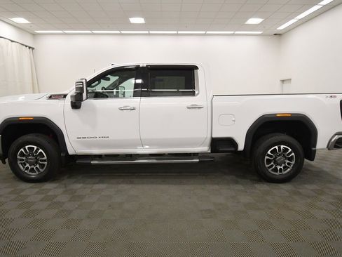 Used 2022 GMC Sierra 3500 SLT w/ SLT Premium Package image 4