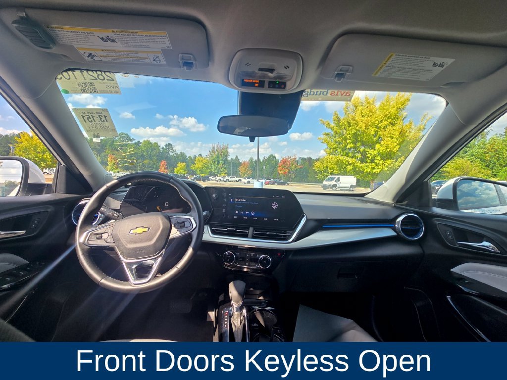 Used 2025 Chevrolet Trax LT w/ LT Convenience Package FWD image 12