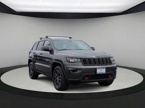 Used 2017 Jeep Grand Cherokee Trailhawk AWD/4WD image 2