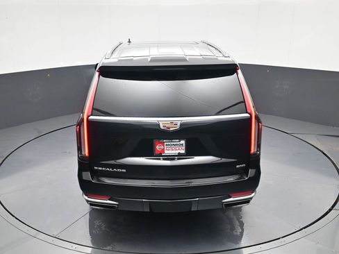 Used 2024 Cadillac Escalade Premium Luxury image 35