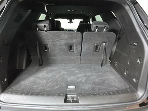 Used 2022 Chevrolet Traverse LT FWD image 32