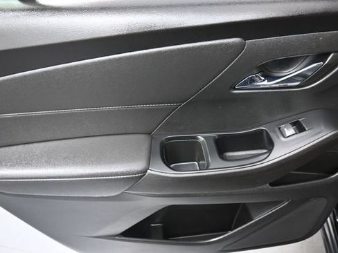 Used 2023 Chevrolet Traverse LT FWD image 13