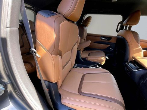 New 2026 Nissan Armada SL w/ Captain's Chari Seat Package AWD/4WD image 9