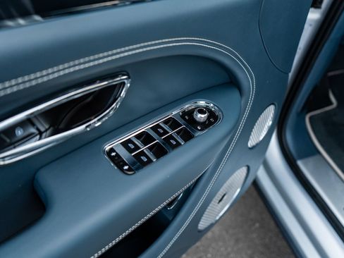 Certified 2023 Bentley Bentayga Extended Wheelbase AWD/4WD image 24