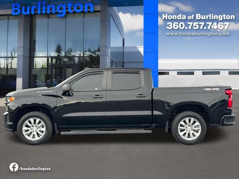 Used 2020 Chevrolet Silverado 1500 Custom w/ Custom Value Package AWD/4WD image 3