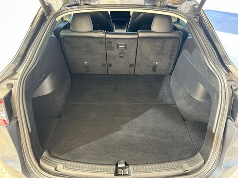 Used 2021 Tesla Model Y Long Range image 6