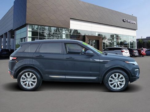 Used 2017 Land Rover Range Rover Evoque SE image 4