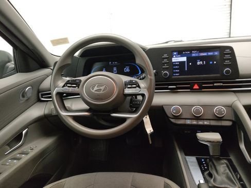 Used 2025 Hyundai Elantra SE FWD image 22