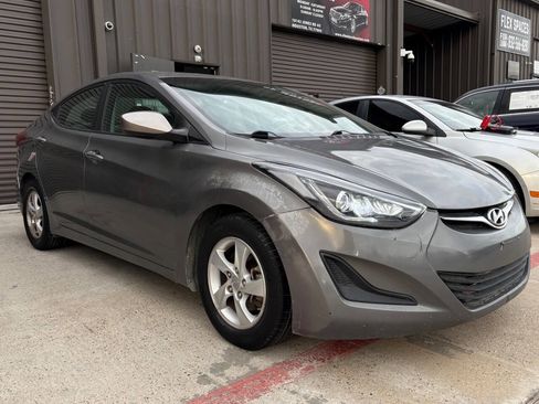 Used 2014 Hyundai Elantra SE image 7