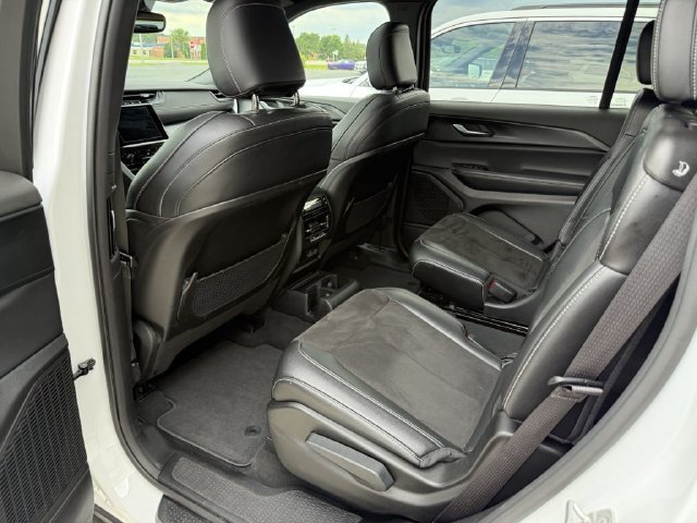 Used 2023 Jeep Grand Cherokee L Laredo AWD/4WD image 12