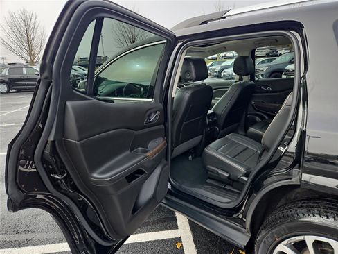 Used 2023 GMC Acadia Denali w/ Denali Ultimate Package image 25