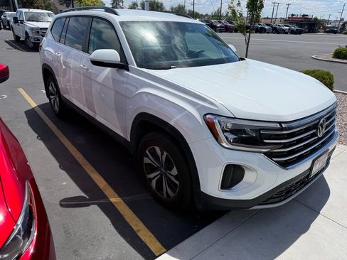 Used 2024 Volkswagen Atlas SE AWD/4WD image 3