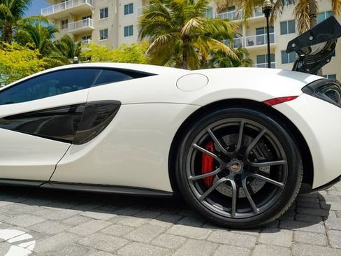 Used 2017 McLaren 570S Coupe RWD image 18