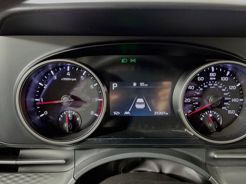 Used 2024 Kia Carnival LX FWD image 21