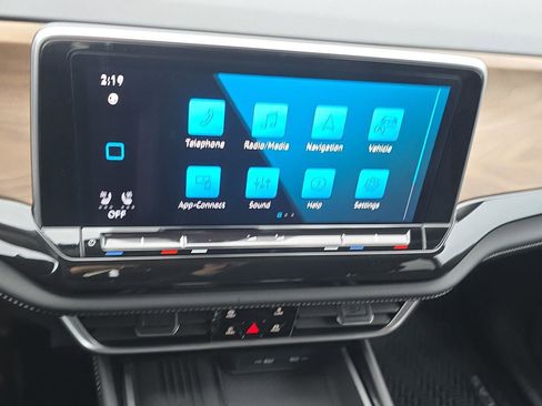 Certified 2025 Volkswagen Atlas SE image 22