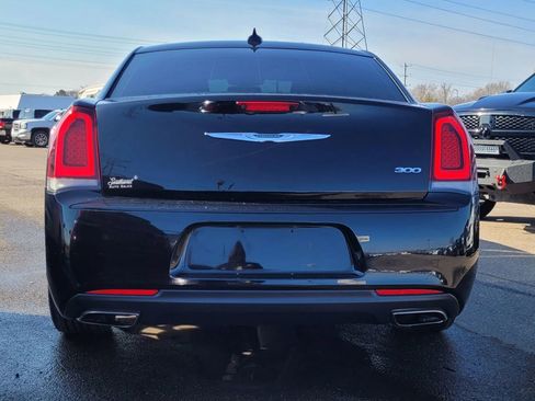 Used 2019 Chrysler 300 Touring w/ Sport Appearance Package RWD image 11