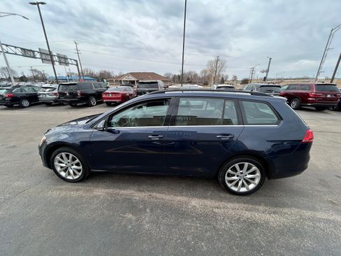 Used 2016 Volkswagen Golf SE image 3