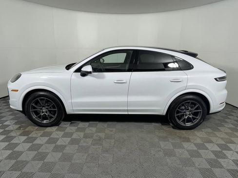 Used 2025 Porsche Cayenne Coupe AWD/4WD image 2