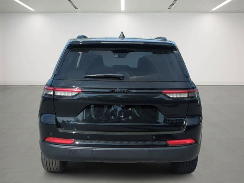 Used 2023 Jeep Grand Cherokee Limited w/ Black Appearance Package AWD/4WD image 5