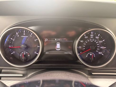 Used 2023 Kia Carnival LX FWD image 16