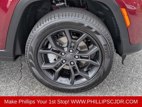 Certified 2025 Jeep Grand Cherokee Limited w/ Trailer Tow Package AWD/4WD image 10