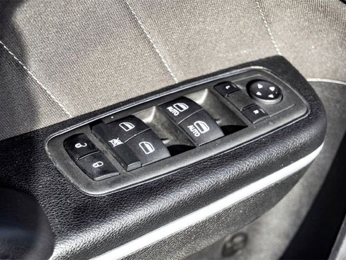 Used 2022 Dodge Charger SXT image 11