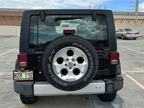 Used 2013 Jeep Wrangler Unlimited Sahara AWD/4WD image 5