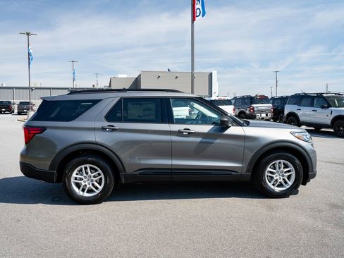 New 2026 Ford Explorer Active RWD image 11