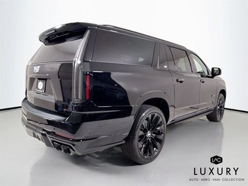 Used 2025 Cadillac Escalade ESV V w/ LPO, ONYX Package image 6