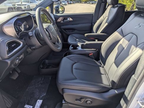 New 2026 Chrysler Pacifica Select w/ S Appearance Package FWD image 14