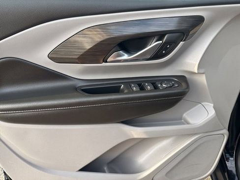 Used 2024 GMC Terrain SLE image 10