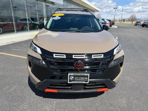 Used 2025 Nissan Rogue SV AWD/4WD image 2