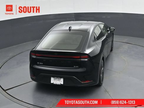 Used 2025 Toyota Prius LE AWD/4WD image 44