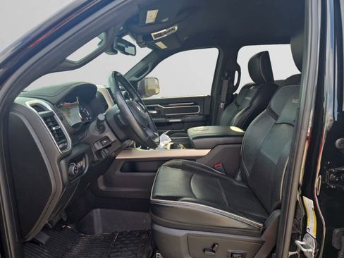 Used 2019 RAM 2500 Laramie w/ Black Appearance Package image 9