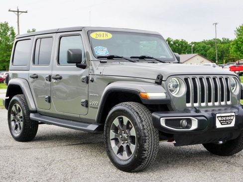 Used 2018 Jeep Wrangler Unlimited Sahara AWD/4WD image 4