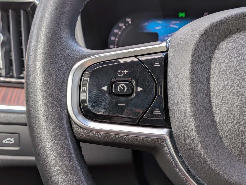 Certified 2024 Volvo XC60 B5 Plus AWD/4WD image 31