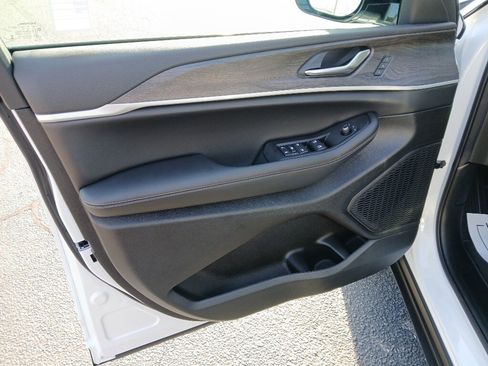 New 2025 Jeep Grand Cherokee Limited image 23