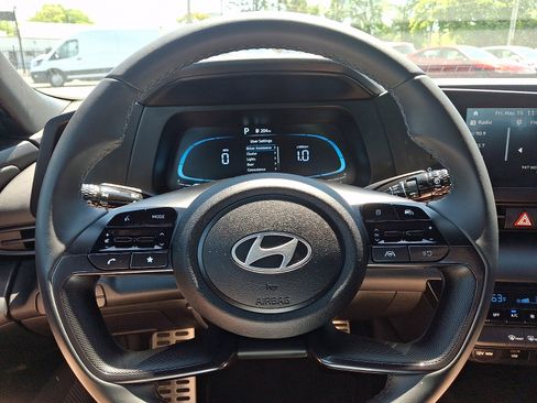 Certified 2025 Hyundai Elantra Sport FWD image 18