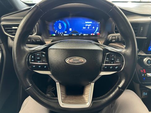 Used 2022 Ford Explorer Platinum w/ Equipment Group 601A AWD/4WD image 24